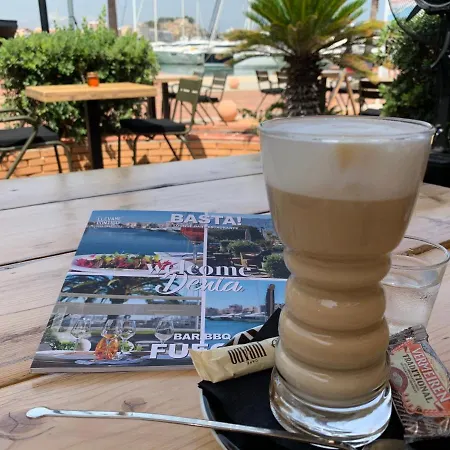 Appartement Beach Modern Luxe Apartment, Pool, Airco, Wifi,